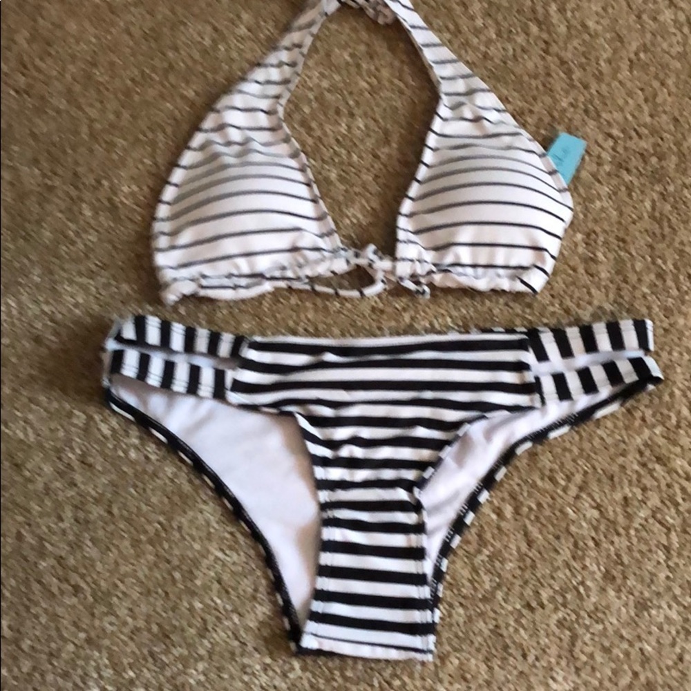Cupshe stripes bikini 👙 🏝